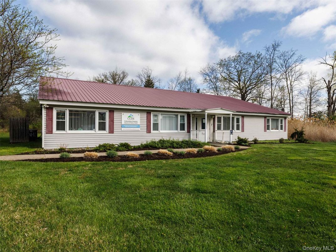Exterior, Facade, Cape Cod