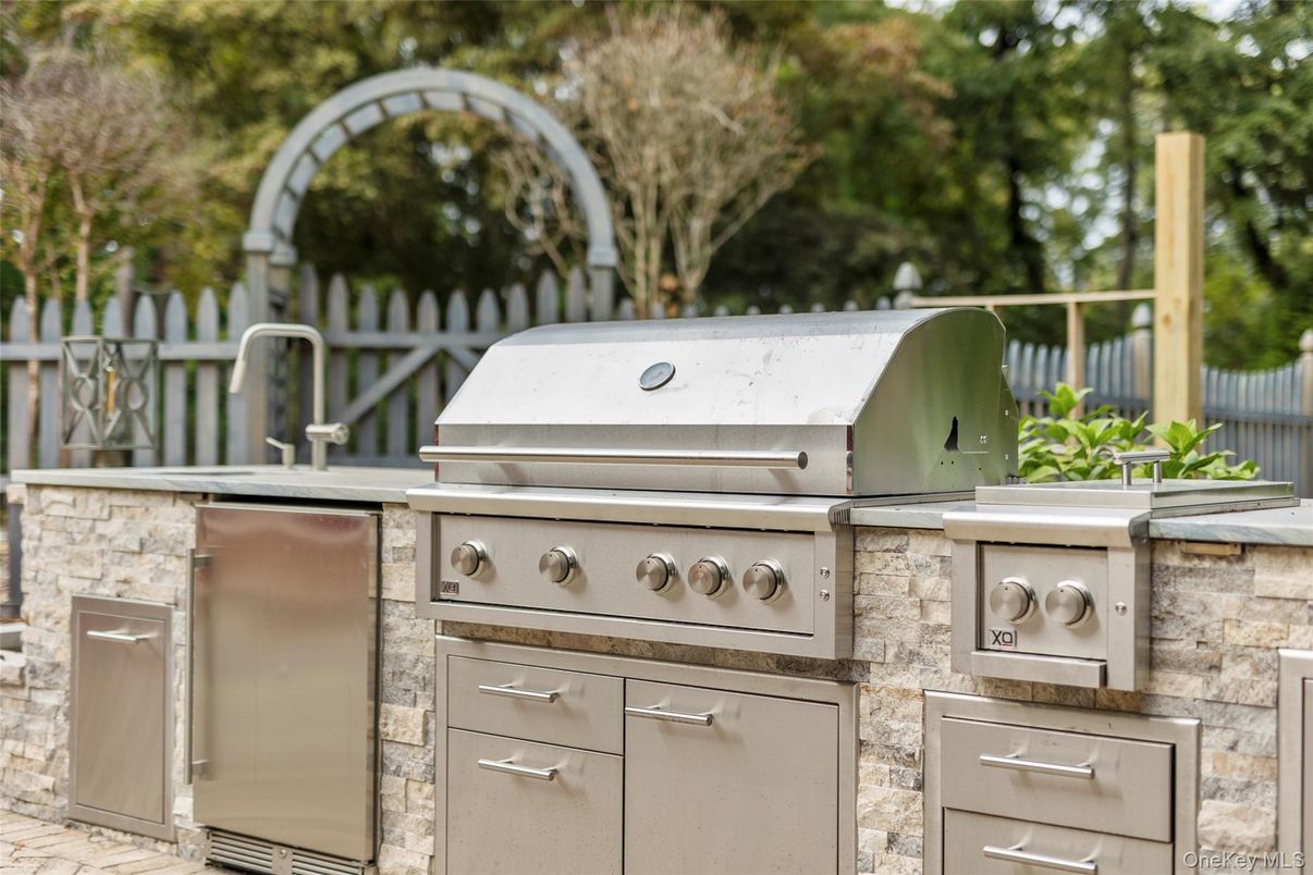 Exterior, Outdoor Kitchen