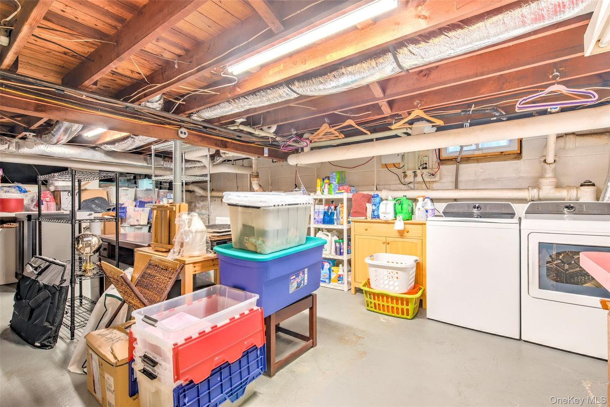 Interior, Washer, Wooden Beams