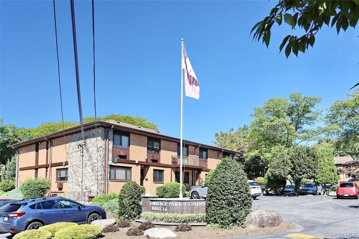 Exterior, Facade, Condo Building