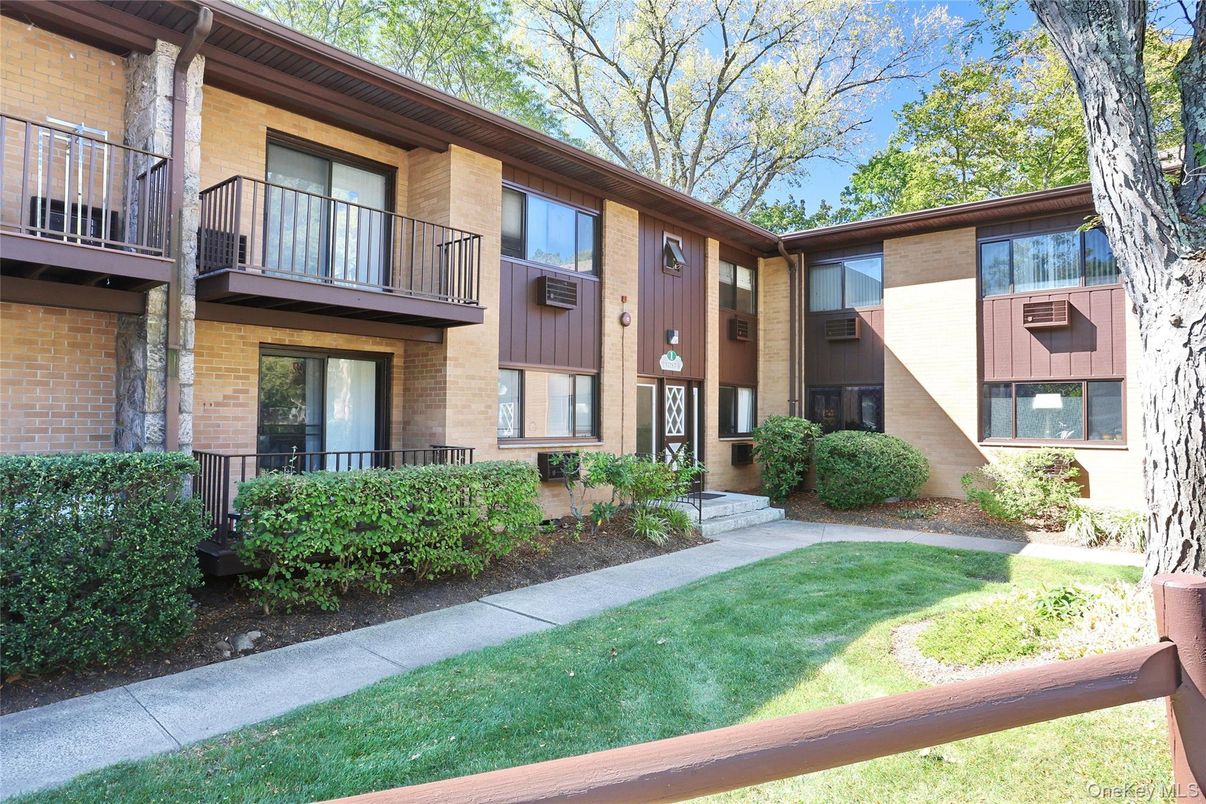 Exterior, Facade, Brick Facade, Modern