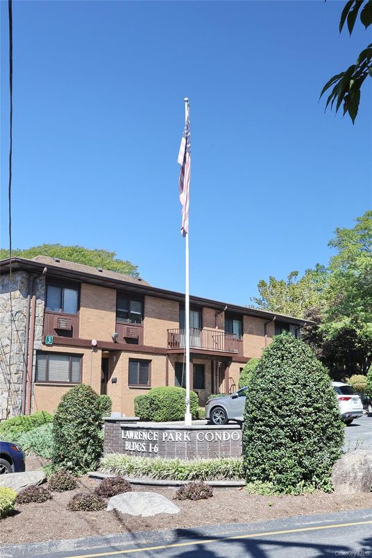 Exterior, Facade, Condo Building