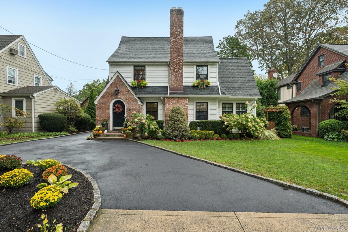 Exterior, Facade, Brick Facade, Cape Cod
