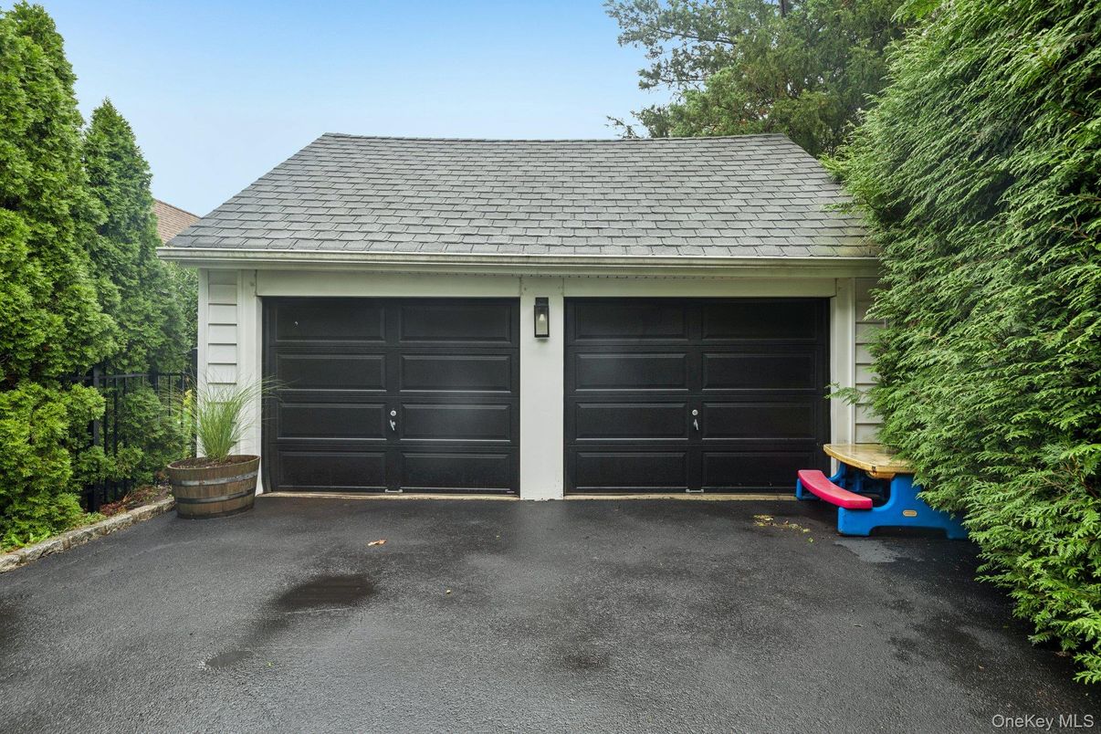 Detached Garage, Exterior
