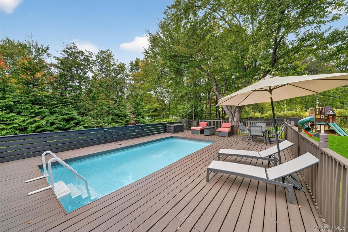 Exterior, Playground, Pool