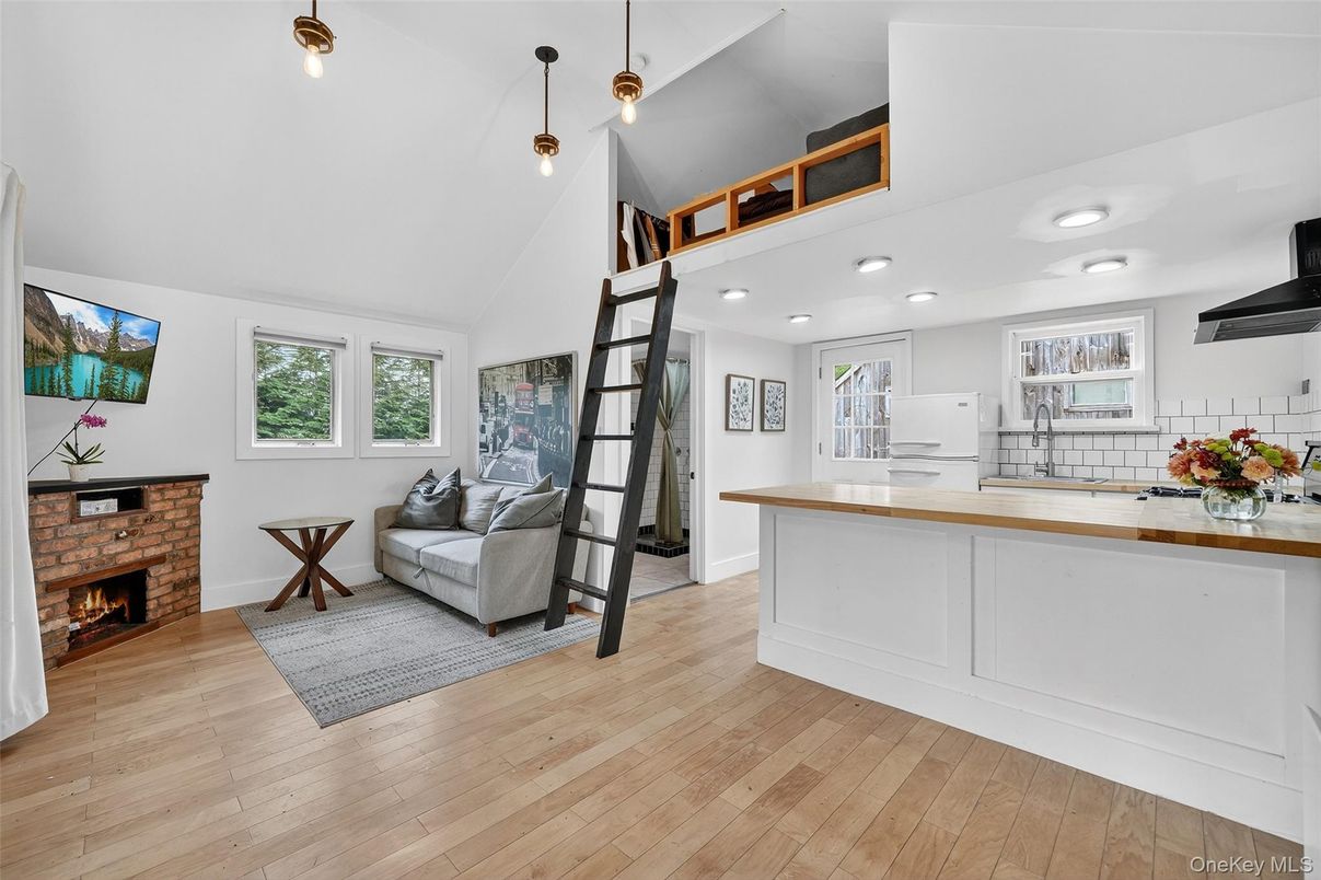 Fireplace, Interior, Kitchen, Pendant Lights, Recessed Lighting, Wood Texture Flooring