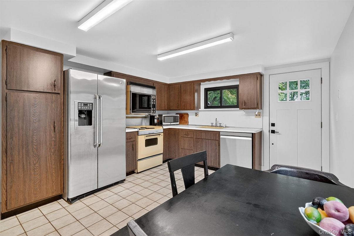 Dining room, Interior, Kitchen, Stainless Steel Appliances