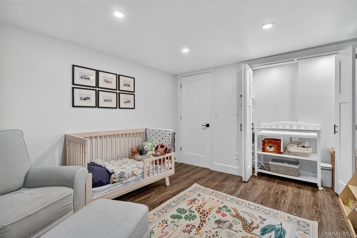Interior, Recessed Lighting, Wood Texture Flooring