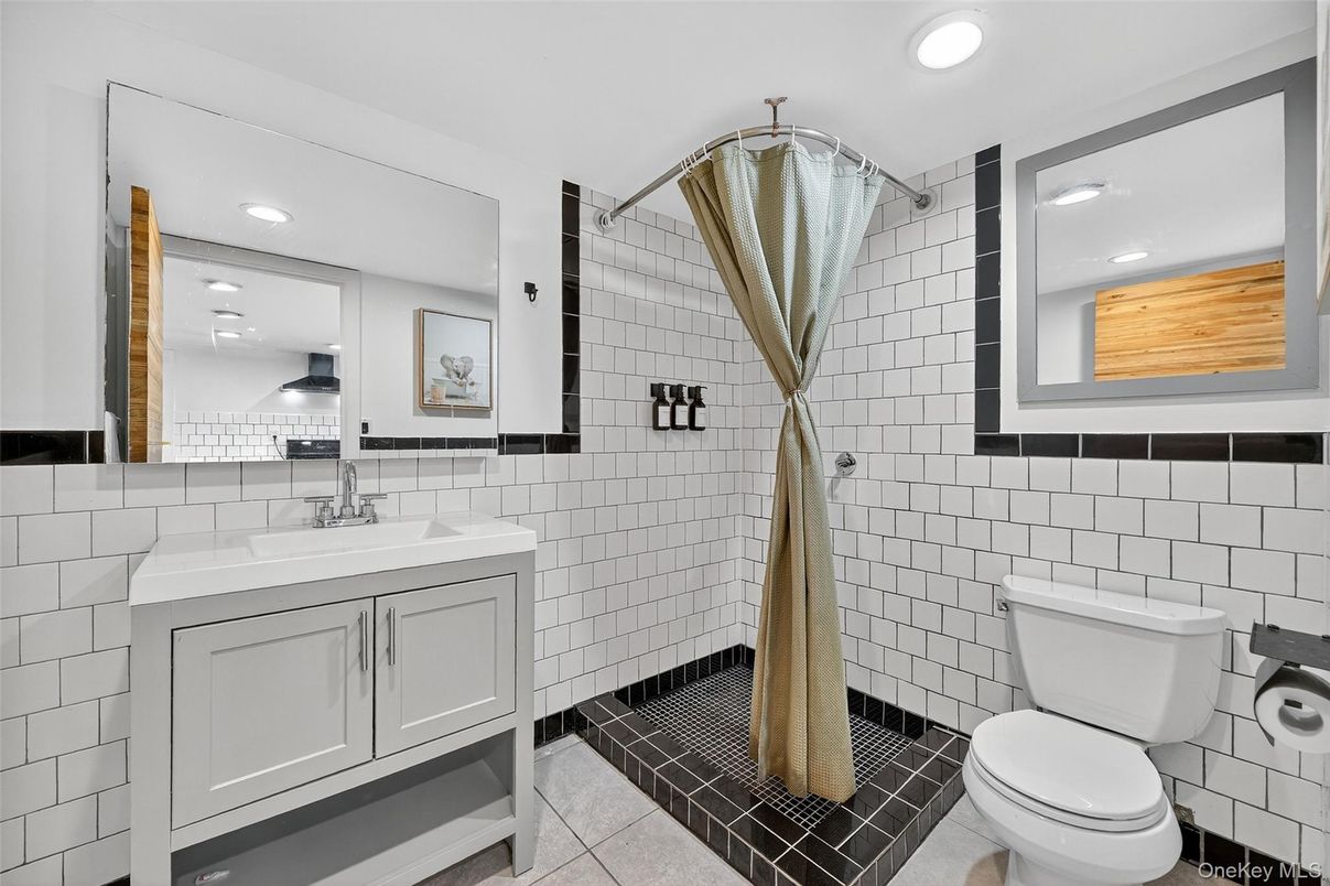 Bathroom, Interior, Recessed Lighting