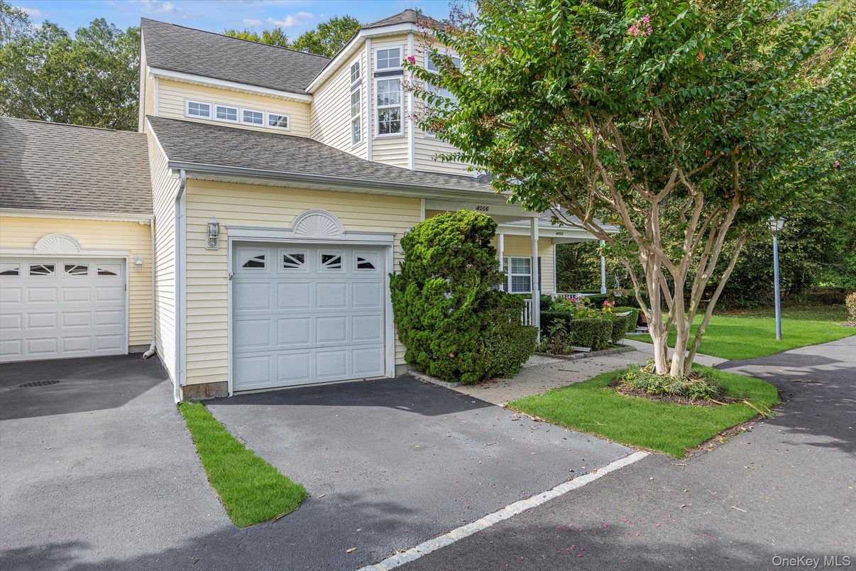 Attached, Exterior, Facade, Cape Cod