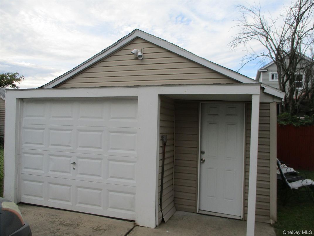 Detached Garage, Exterior