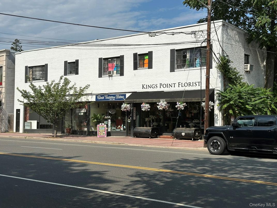 Exterior, Facade, None