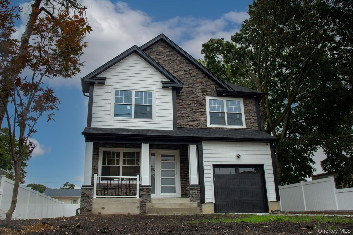 Attached, Exterior, Facade, Farmhouse