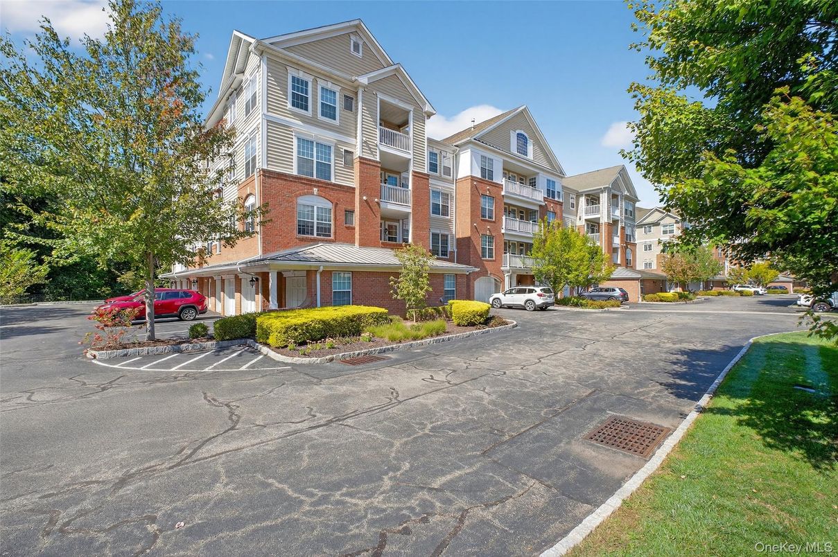 Exterior, Facade, Brick Facade, Queen Anne Victorian