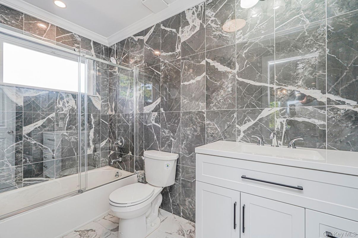 Bathroom, Interior, Marble, Marble Walls, Recessed Lighting
