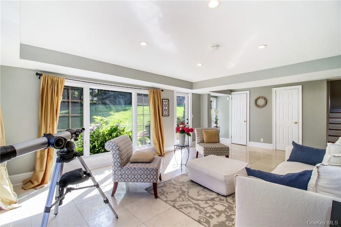 Fitness Equipment, Interior, Living room, Recessed Lighting