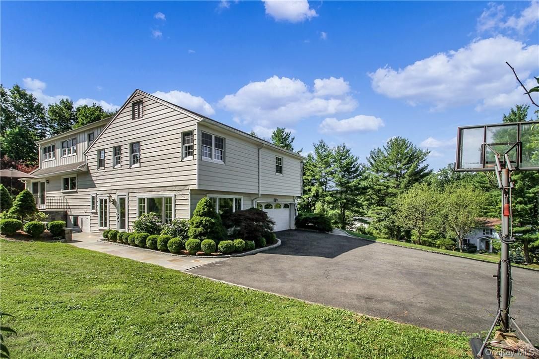 Attached, Exterior, Facade, Raised Ranch