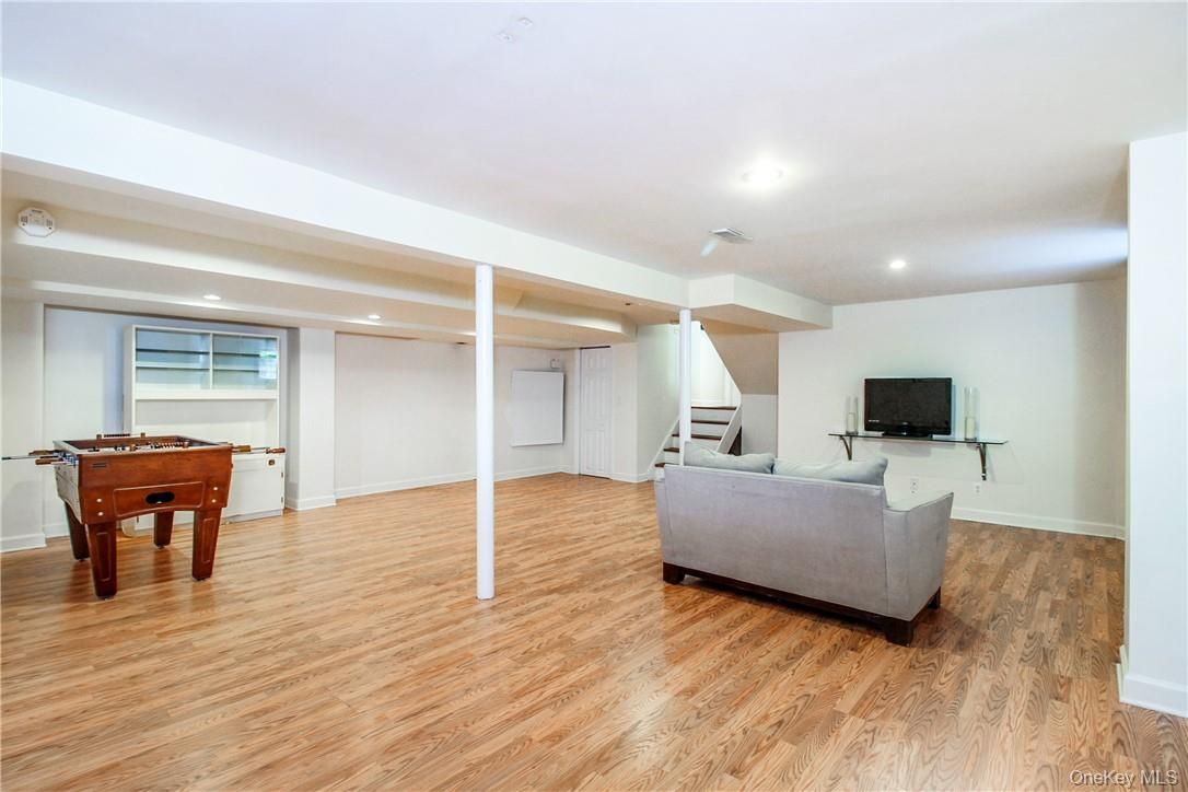 Game Room, Interior, Living room, Recessed Lighting, Wood Texture Flooring