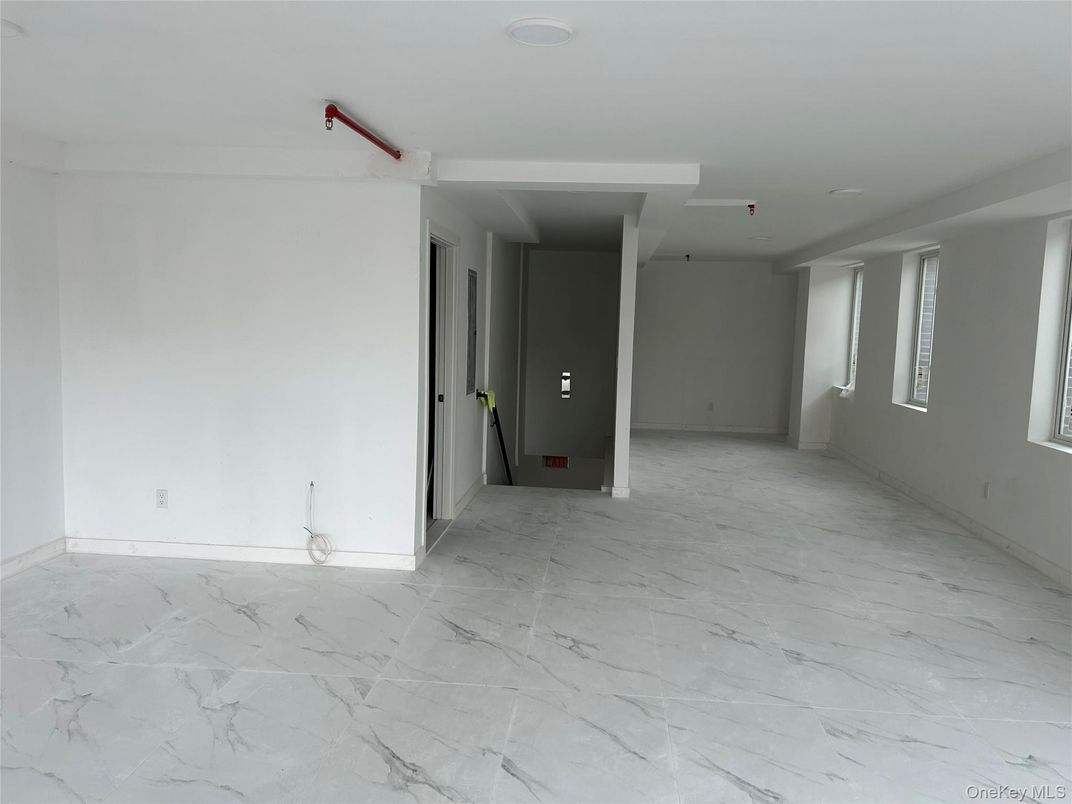 Empty room, Interior, Marble, Recessed Lighting