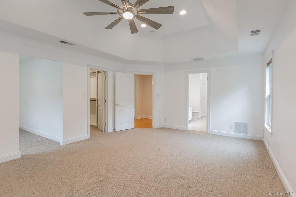 Empty room, Interior, Recessed Lighting