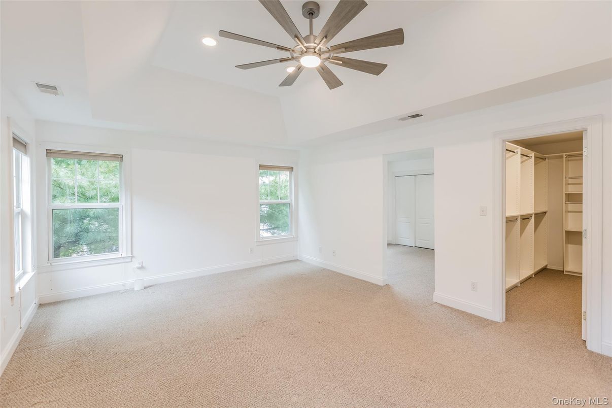Empty room, Interior, Recessed Lighting, Walk-in Closets