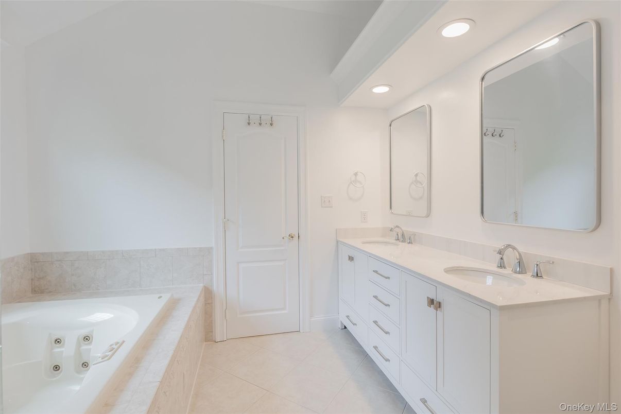 Bathroom, Dual Sink Vanities, Interior, Recessed Lighting