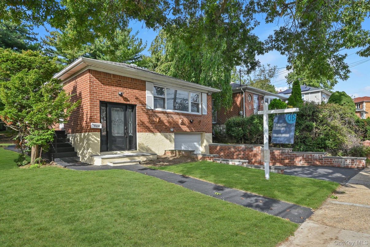 Attached, Exterior, Facade, Brick Facade, Raised Ranch