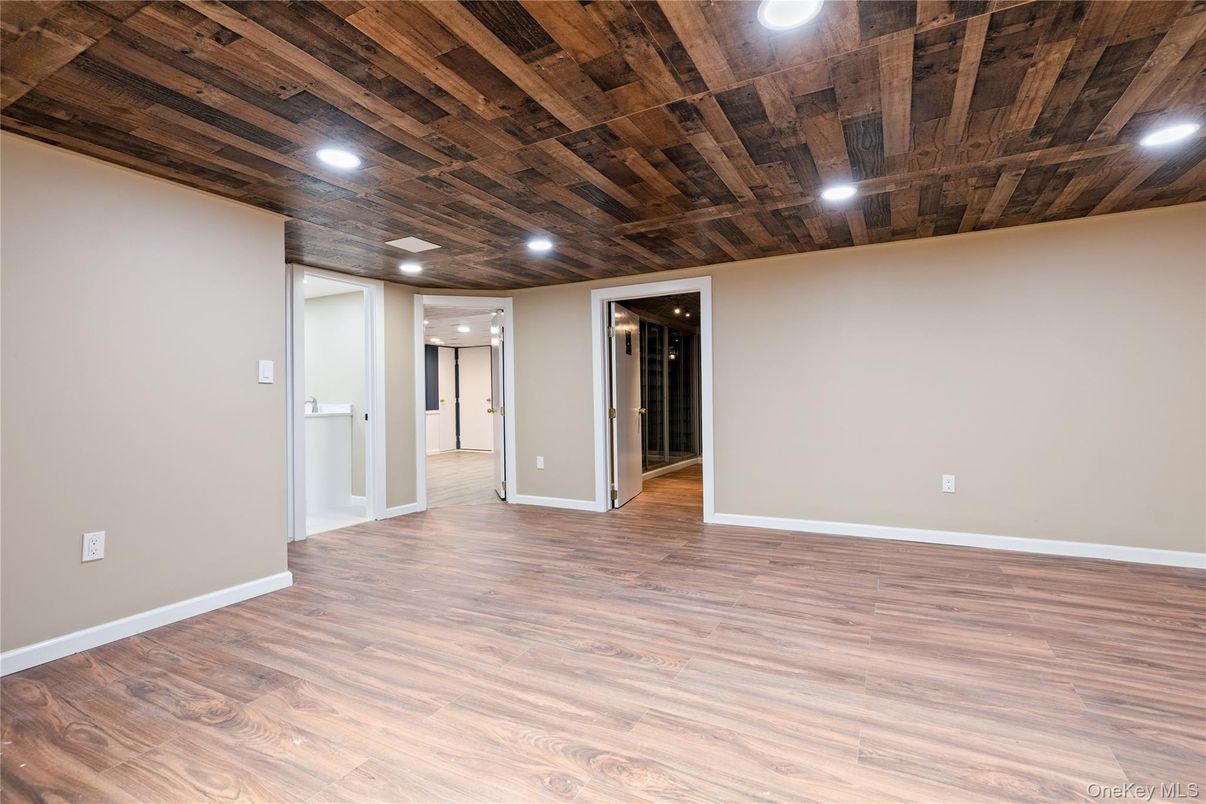 Empty room, Interior, Recessed Lighting, Wooden Ceilings, Wood Texture Flooring