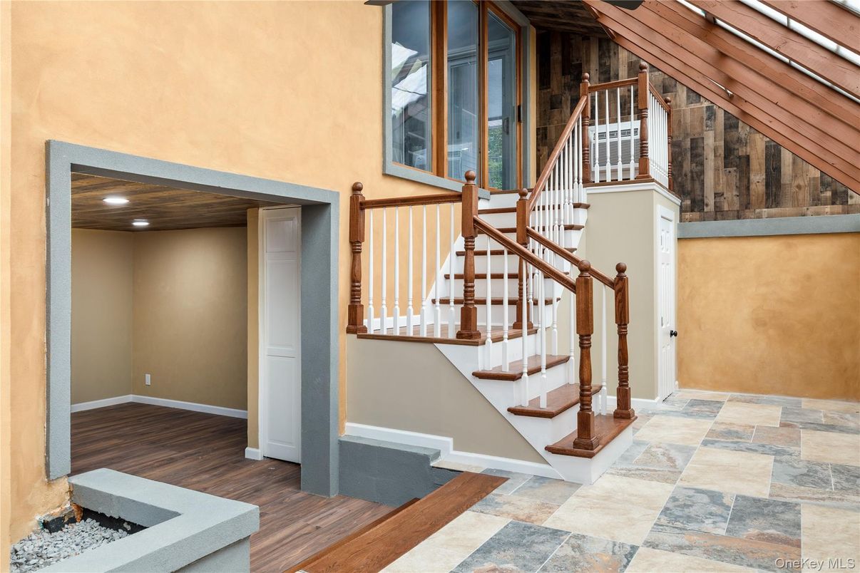 Interior, Recessed Lighting, Wood Texture Flooring