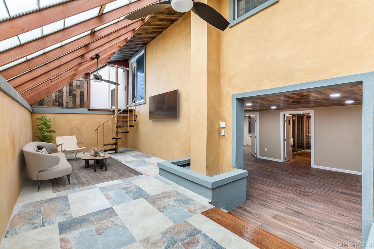 Interior, Recessed Lighting, Wood Texture Flooring