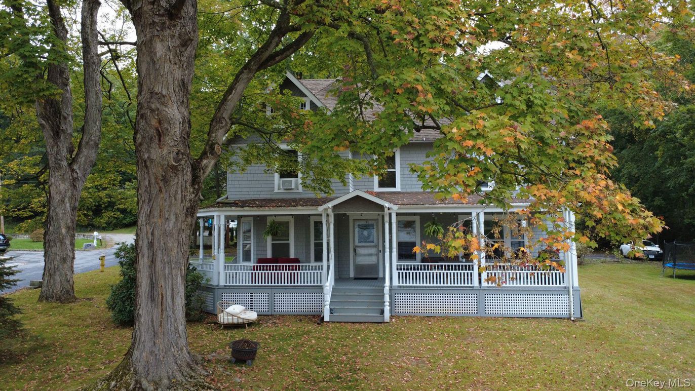 Backyard, Exterior, Facade, Queen Anne Victorian
