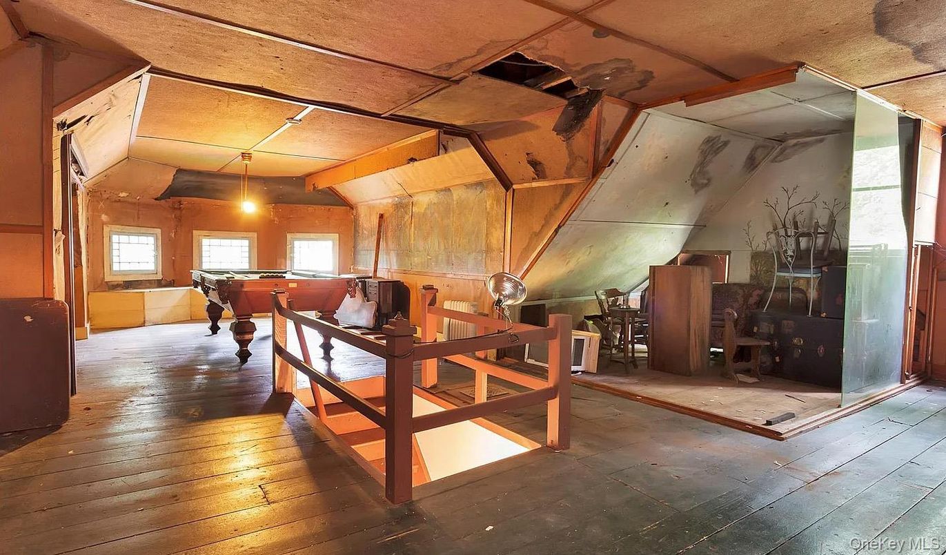 Game Room, Interior, Wood Texture Flooring