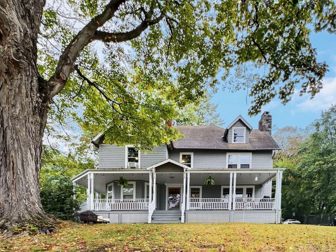 Exterior, Facade, Queen Anne Victorian