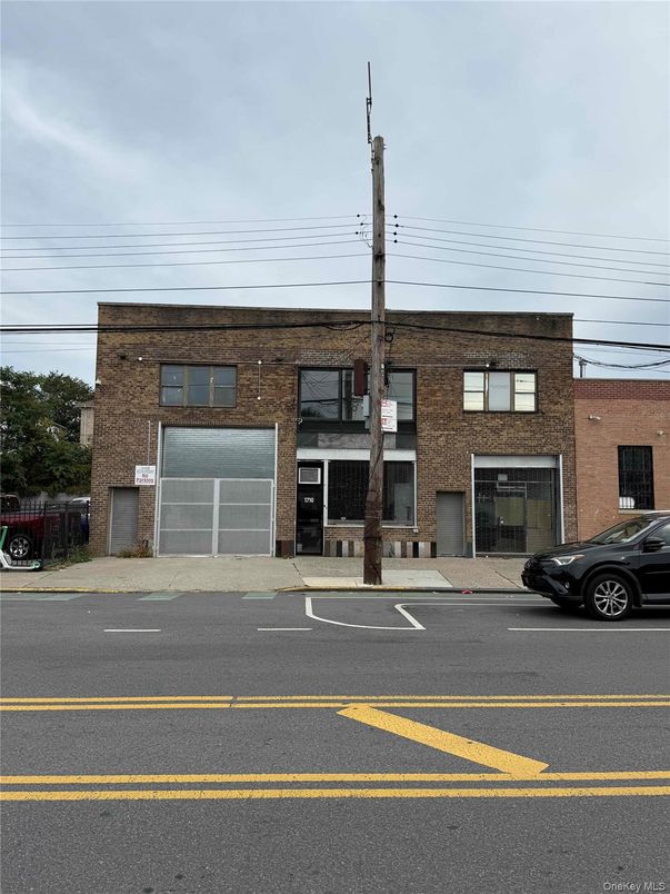 Attached, Exterior, Facade, Brick Facade, Rowhouse