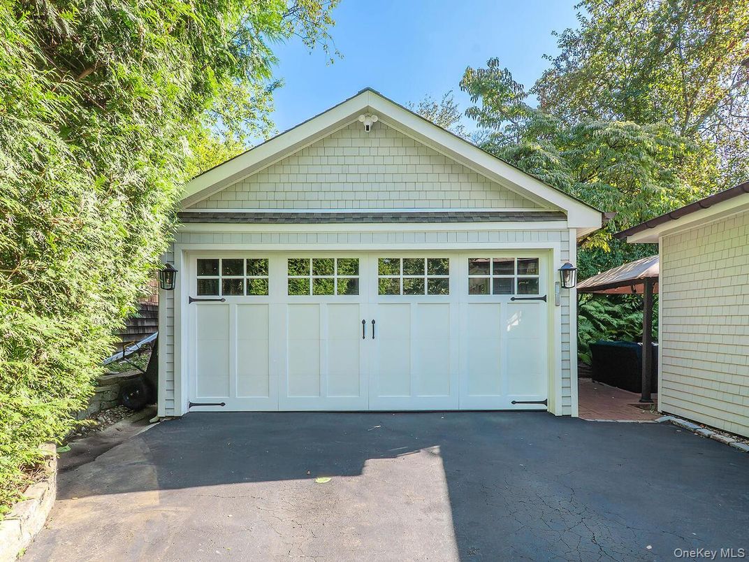 Detached Garage, Exterior