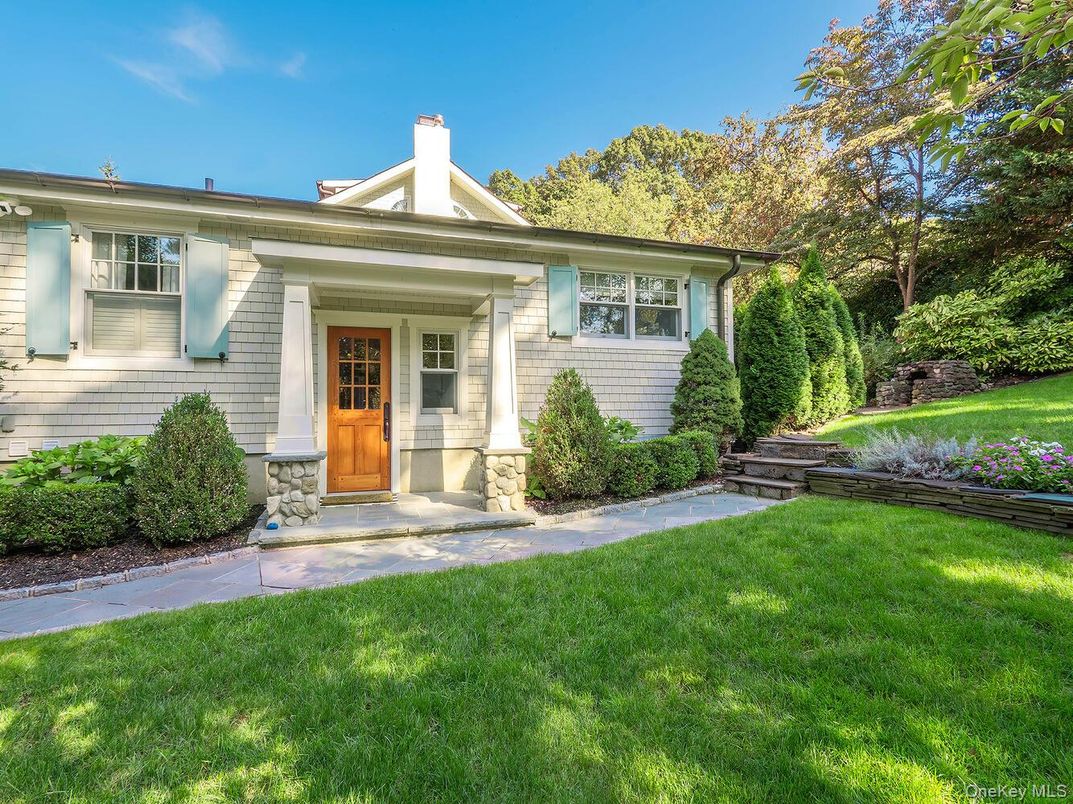 Exterior, Facade, Ranch