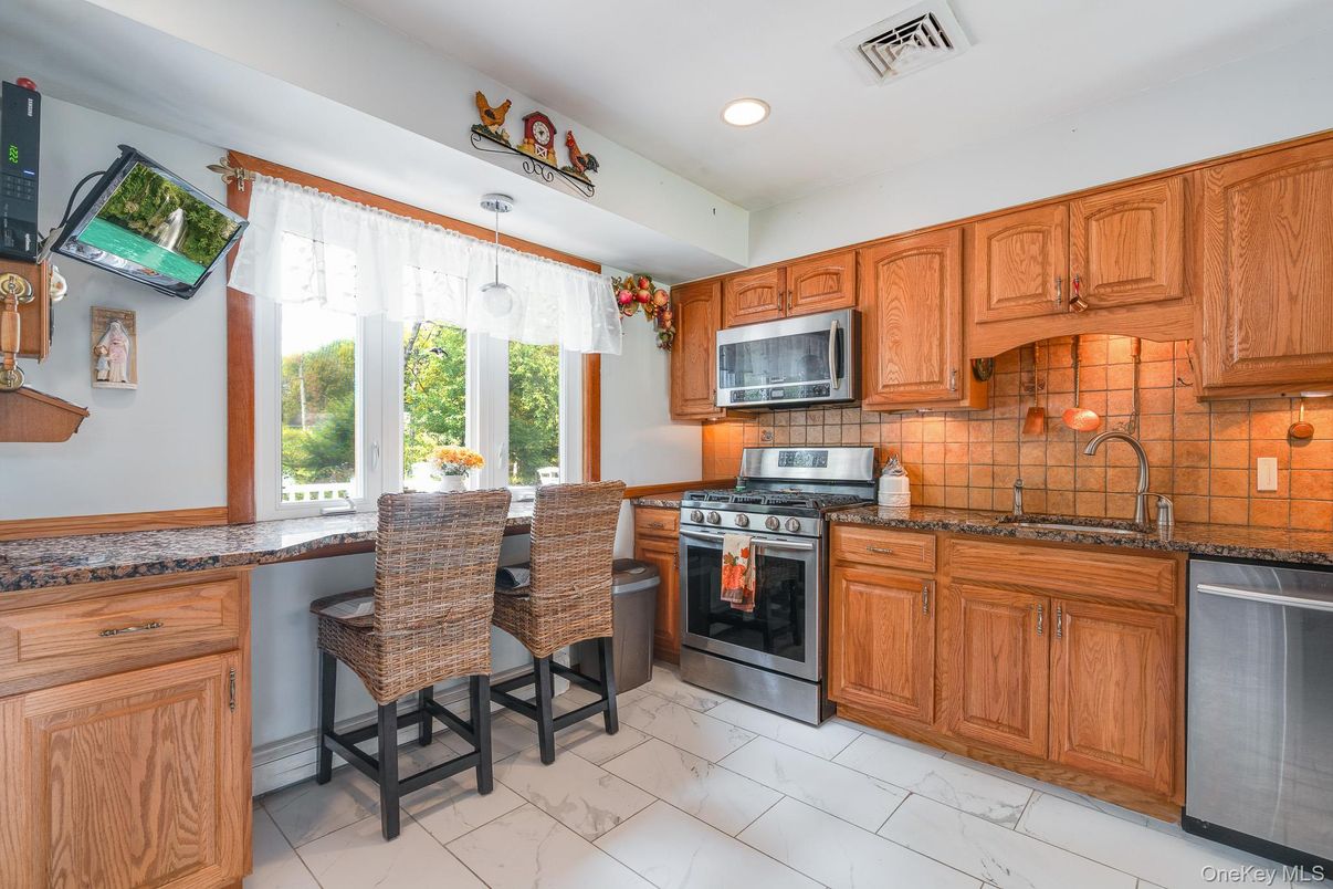 Interior, Kitchen, Marble, Recessed Lighting, Stainless Steel Appliances