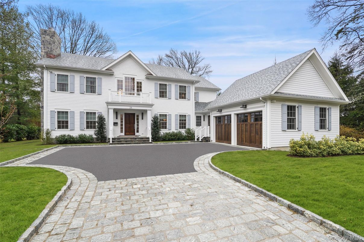 Attached, Exterior, Facade, Farmhouse