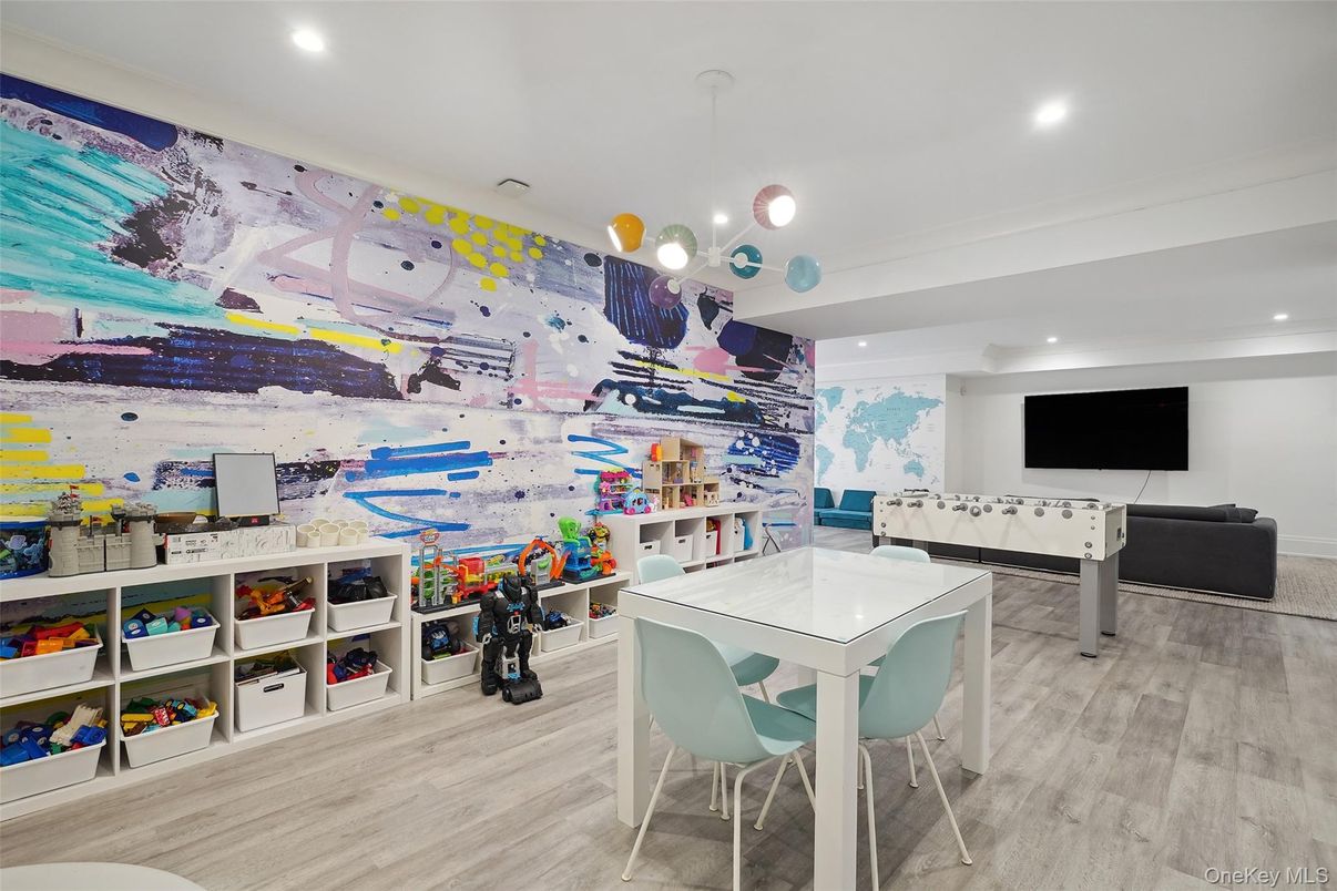 Dining room, Interior, Pendant Lights, Recessed Lighting, Wood Texture Flooring