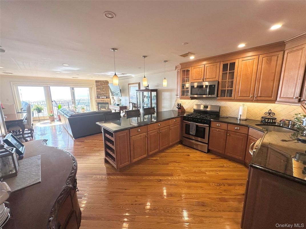 Dining room, Interior, Kitchen, Living room, Pendant Lights, Recessed Lighting, Stainless Steel Appliances, Wood Texture Flooring