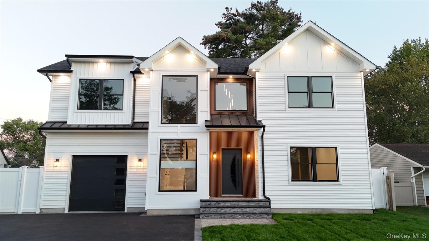 Attached, Exterior, Facade, Farmhouse