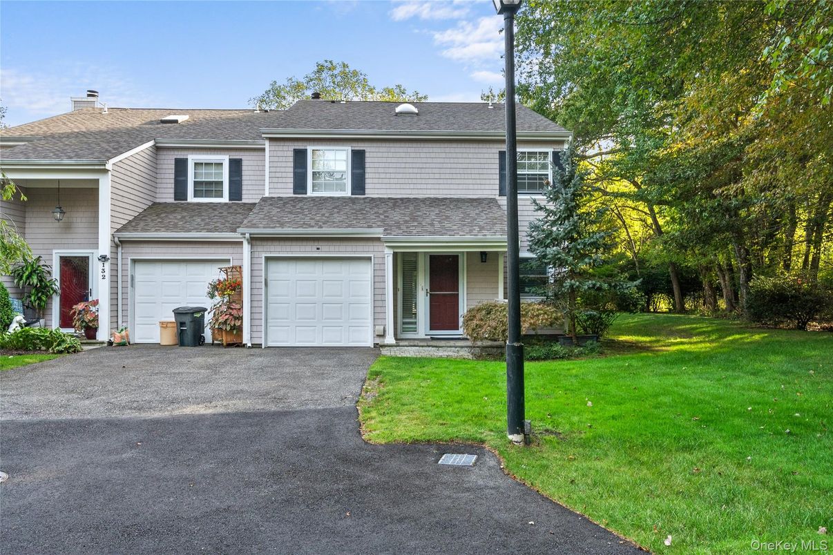 Attached, Exterior, Facade, Split Level