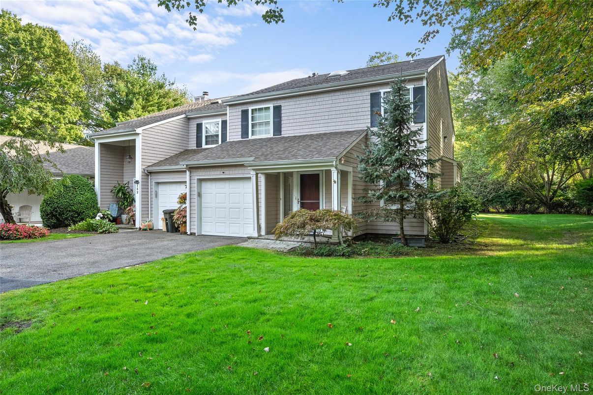 Attached, Exterior, Facade, Split Level