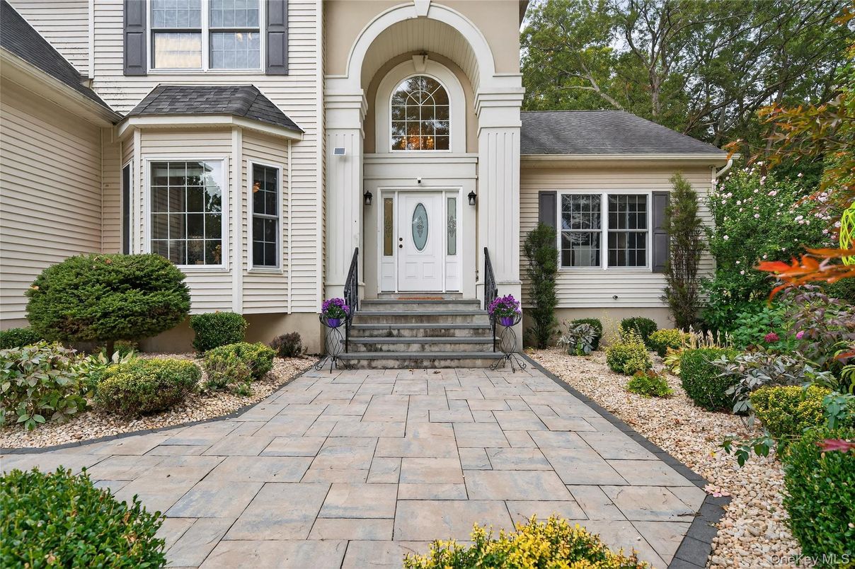 Exterior, Facade, French Provincial