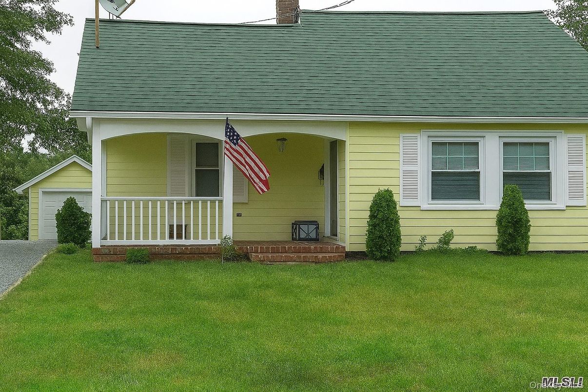 Exterior, Facade, Cape Cod
