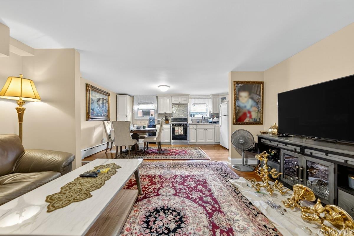 Dining room, Interior, Kitchen, Stainless Steel Appliances, Wood Texture Flooring