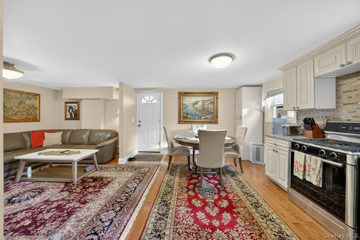 Dining room, Interior, Kitchen, Stainless Steel Appliances, Wood Texture Flooring