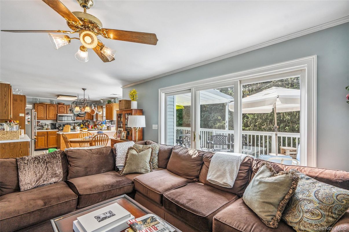 Chandelier, Dining room, Interior, Kitchen, Living room