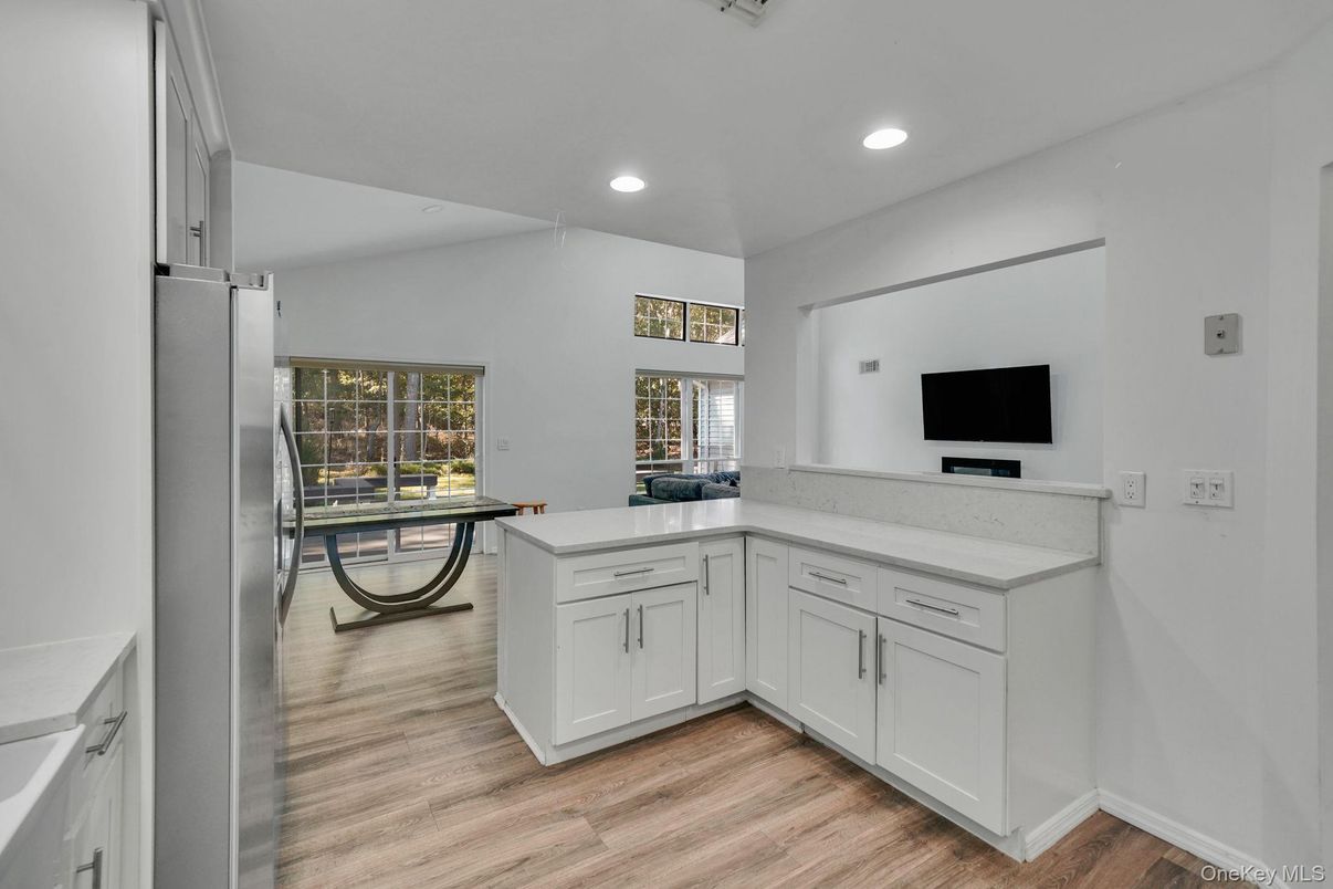 Interior, Recessed Lighting, Wood Texture Flooring