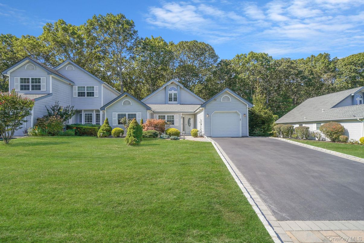Attached, Exterior, Facade, Farmhouse